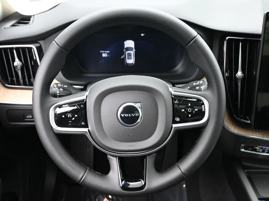 2026 Volvo XC60 Plus - Photo 18