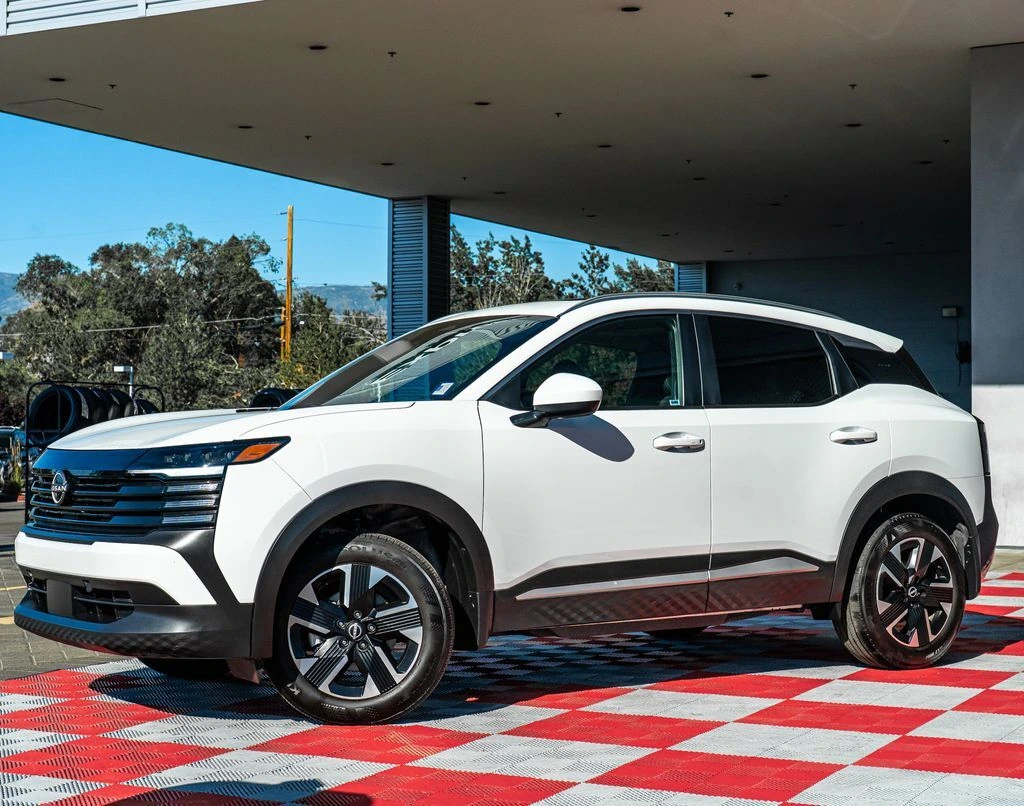 2025 Nissan Kicks 2.0 SV AWD's photo