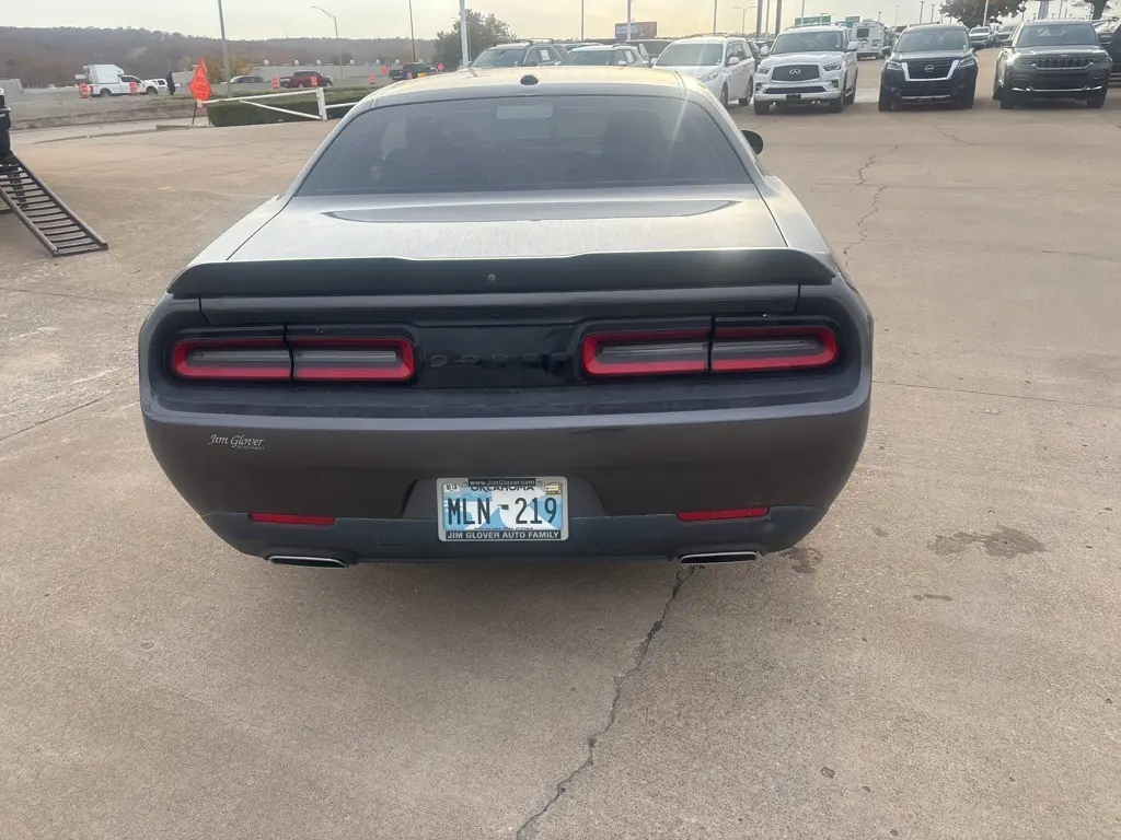 2022 Dodge Challenger SXT photo 2