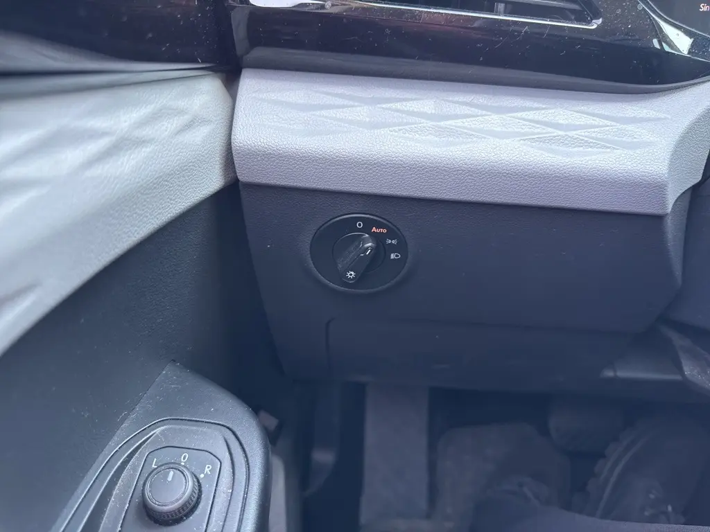 2022 Volkswagen Taos S photo 15