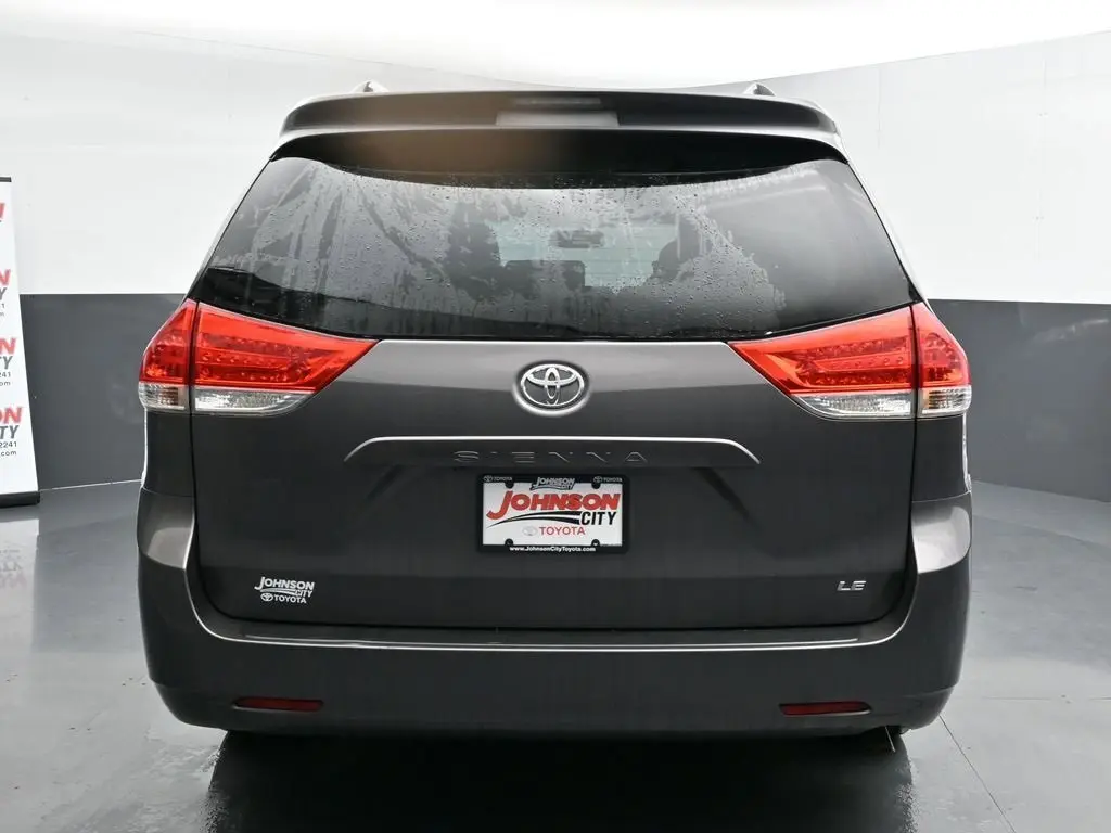 2014 Toyota Sienna LE photo 8