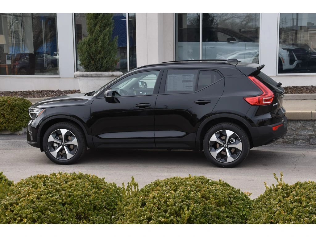 2026 Volvo - image 6