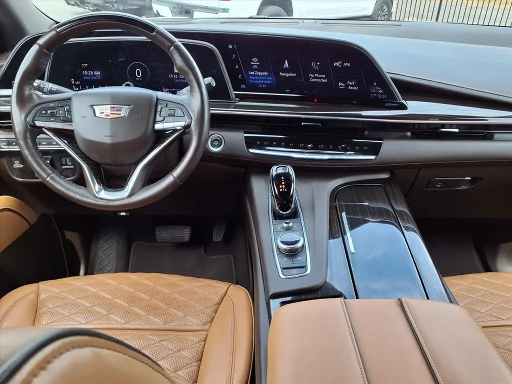 2023 Cadillac Escalade Premium Luxury photo 18