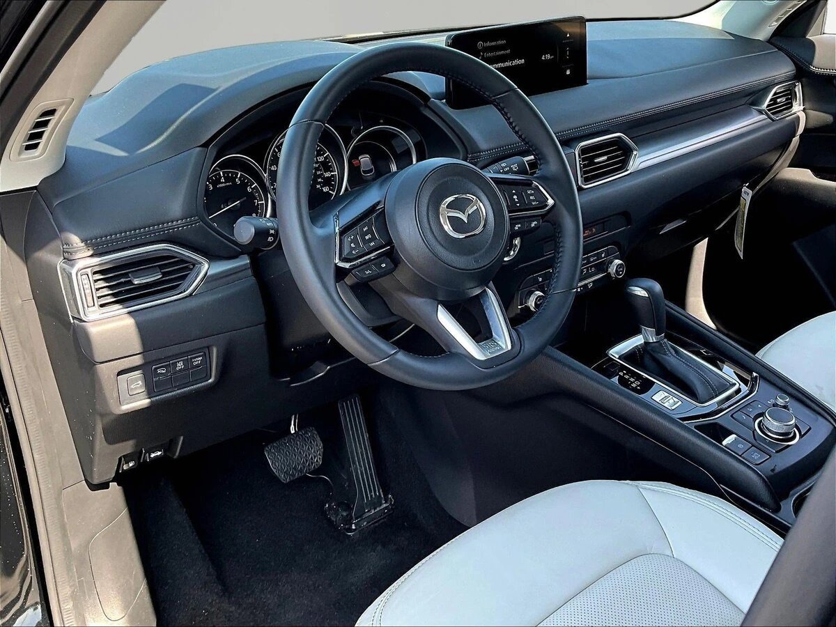 2025 Mazda CX-5 S Preferred package - Photo 16
