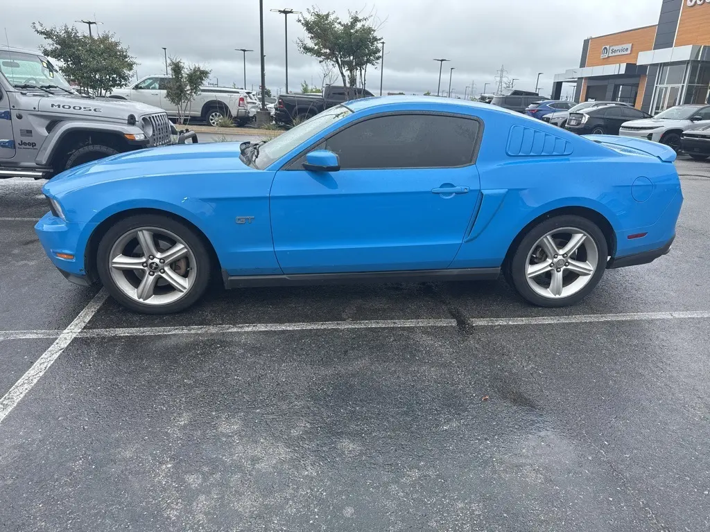 2010 Ford Mustang GT photo 3