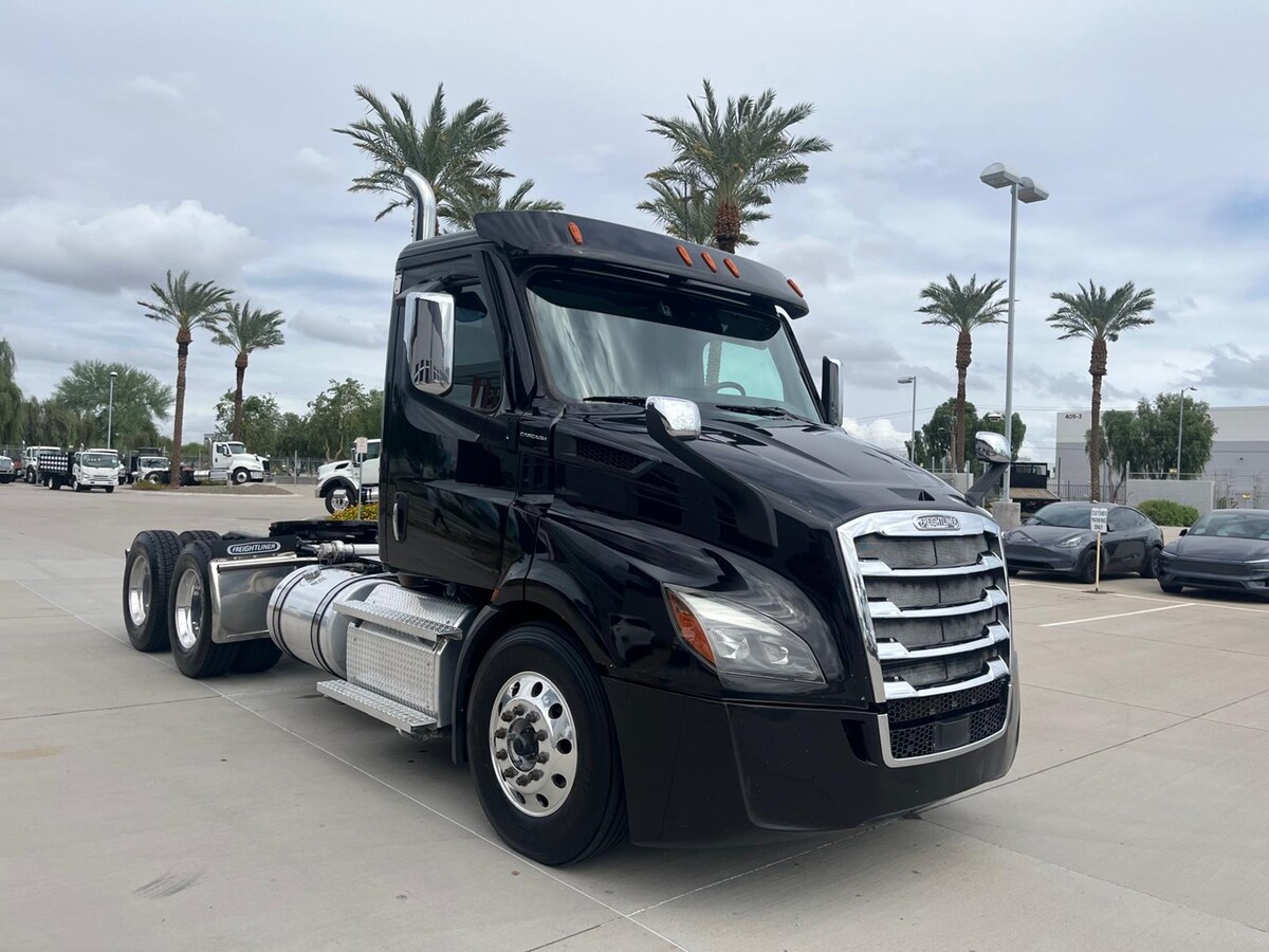 2021 Freightliner Cascadia in Phoenix, AZ — photo 7
