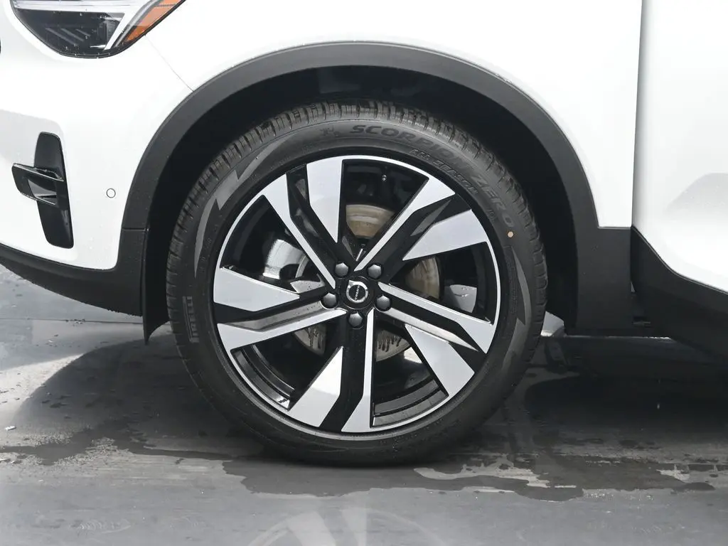 2026 Volvo - image 30