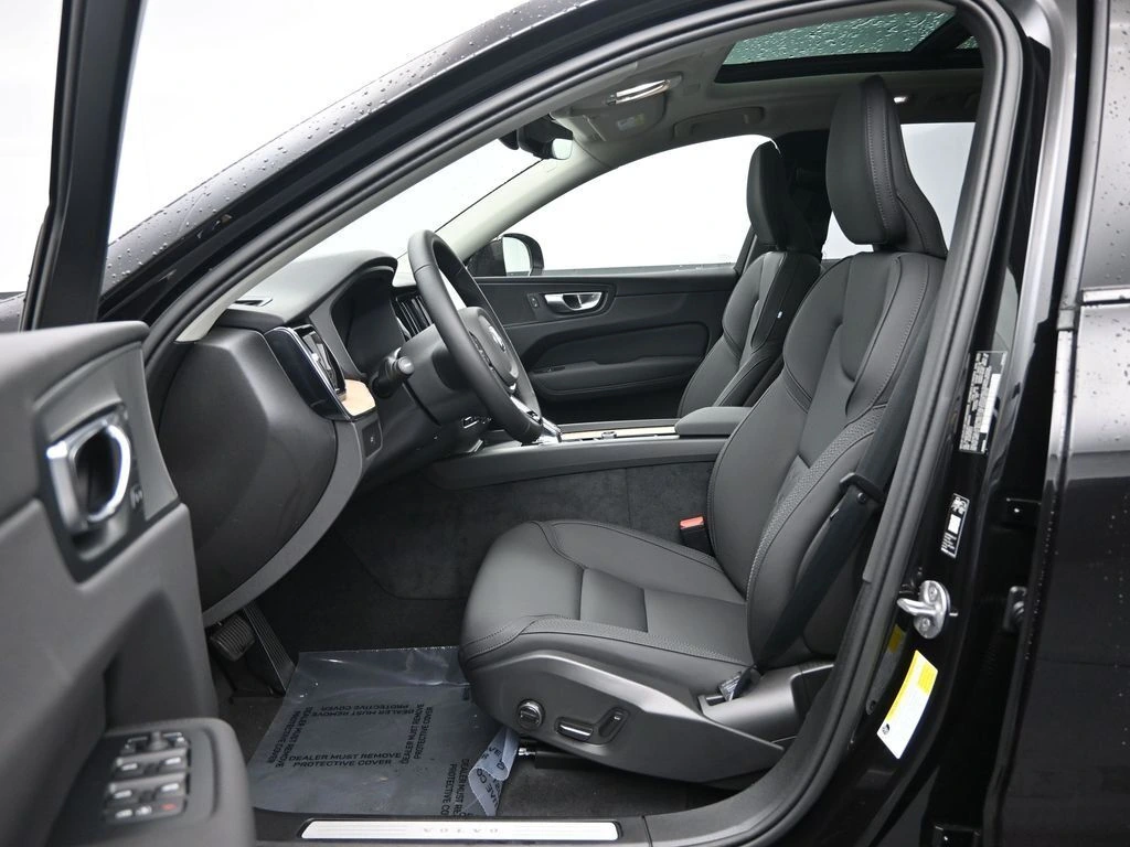 2026 Volvo XC60 Plus - Photo 22
