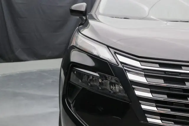 2024 Nissan Rogue SV photo 6