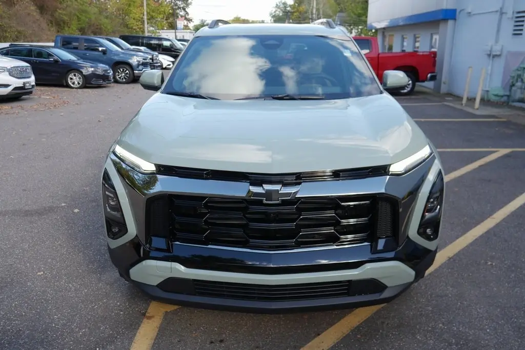 2026 Chevrolet Equinox ACTIV photo 2