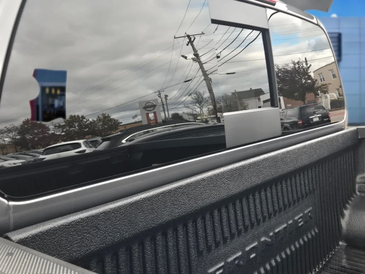 2025 Nissan Frontier SV - Photo 9