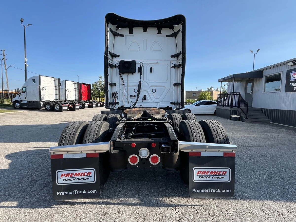 2026 Freightliner Cascadia — photo 7