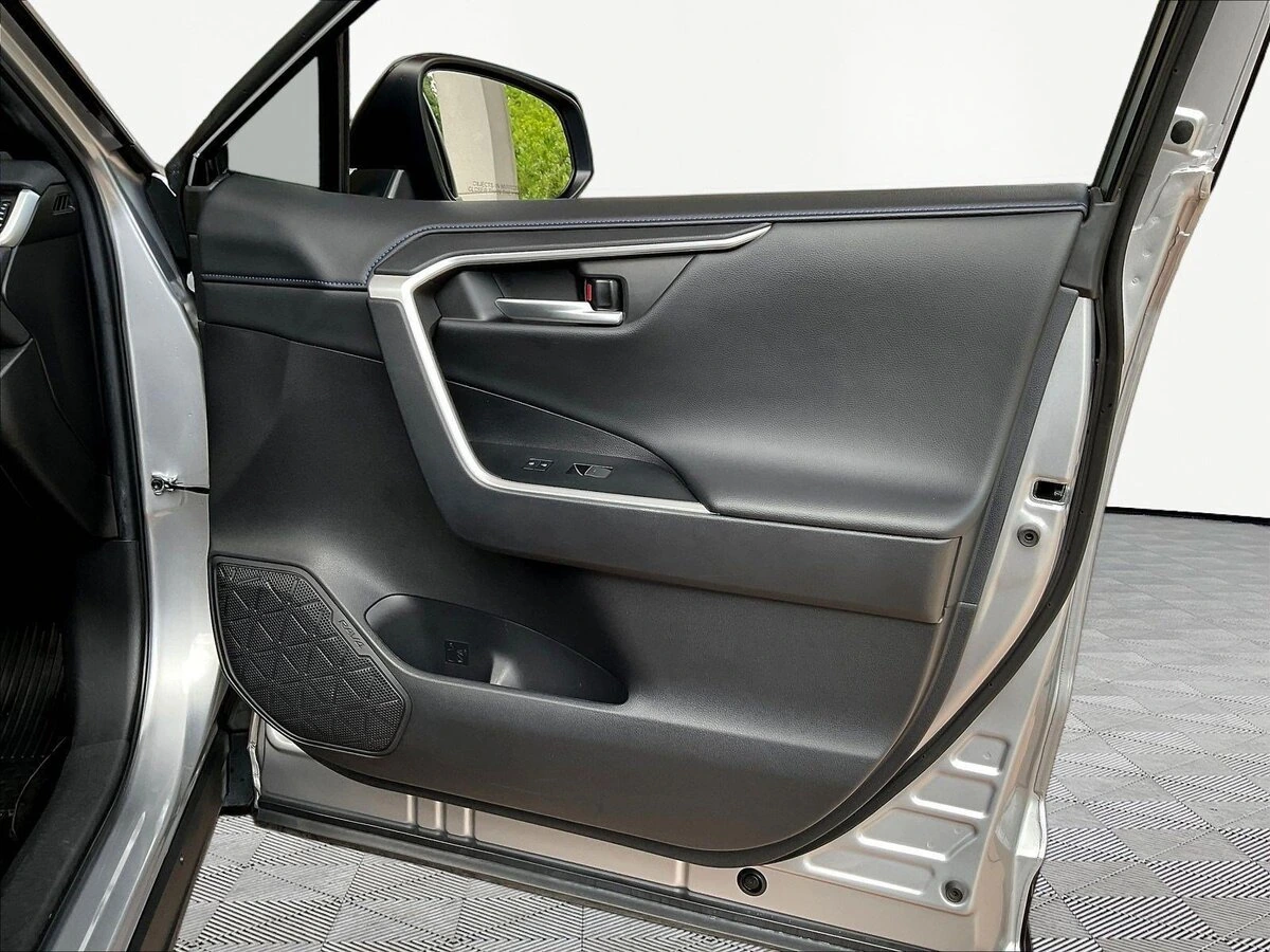 2023 Toyota RAV4 XSE - Photo 28