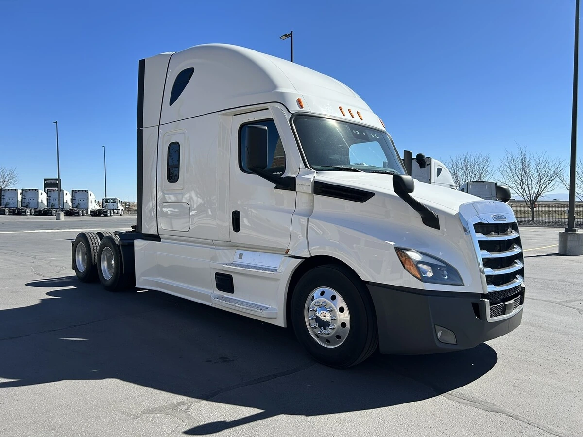 2022 Freightliner Cascadia - image 4
