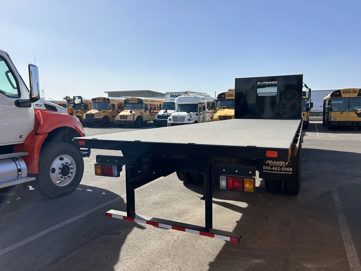 2025 Isuzu FTR — photo 4