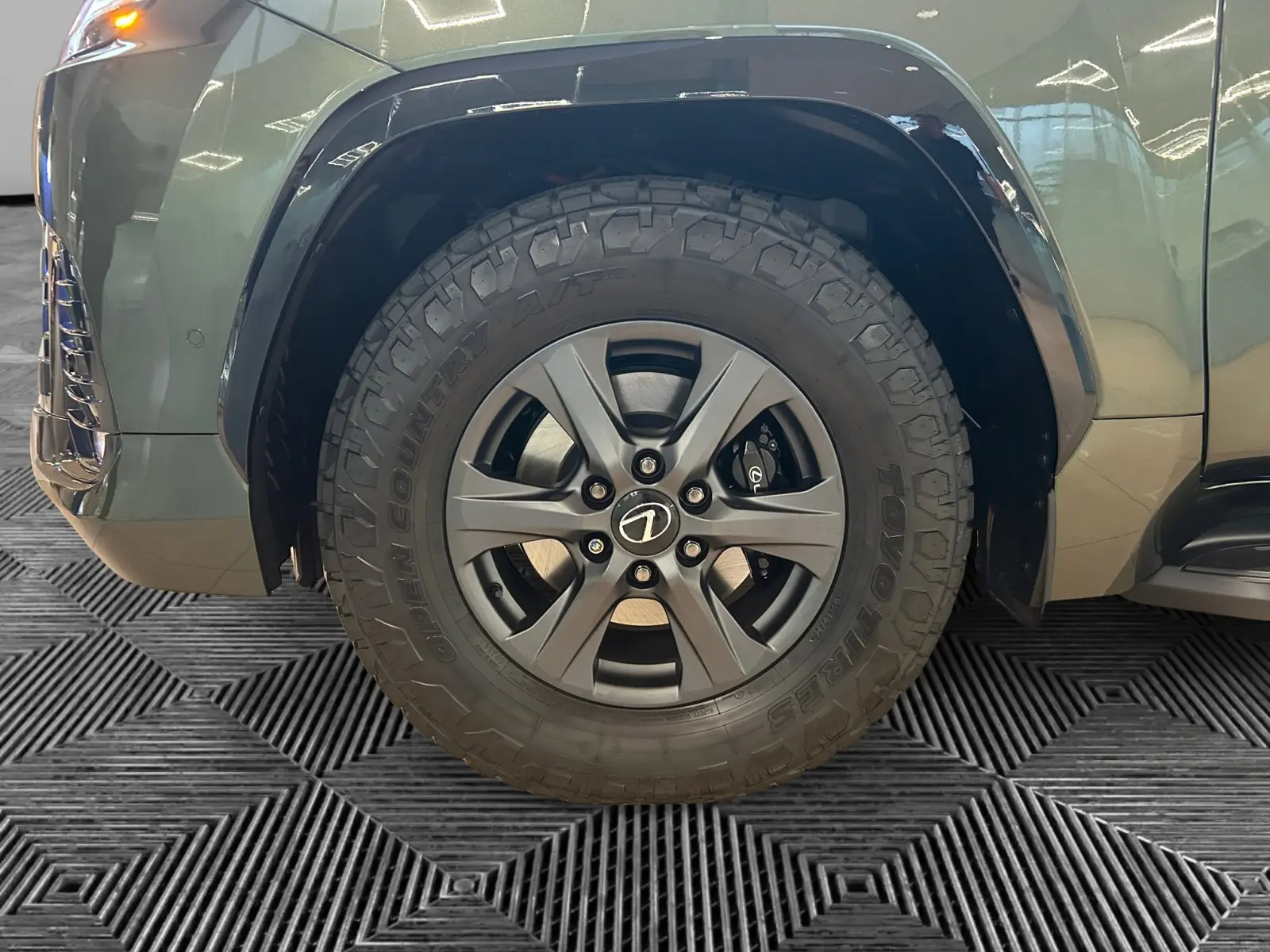 2025 Lexus LX photo 13