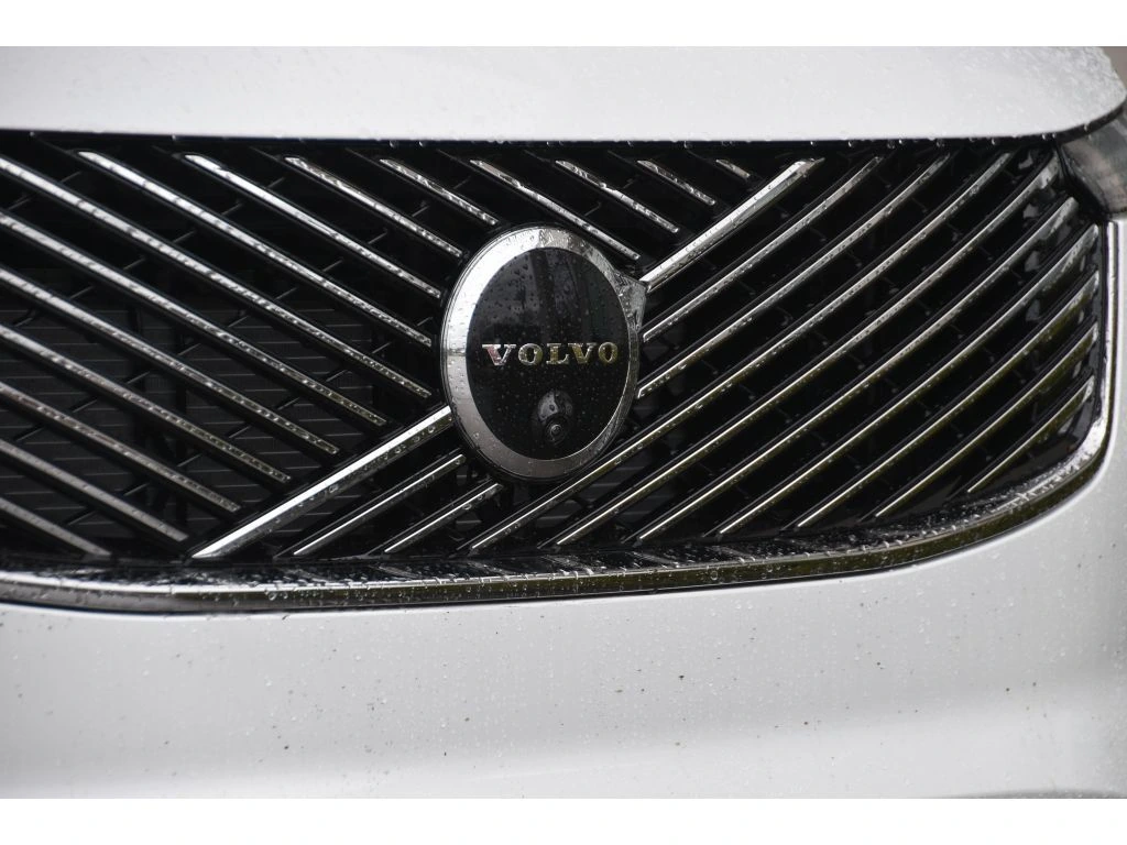 2026 Volvo - image 11