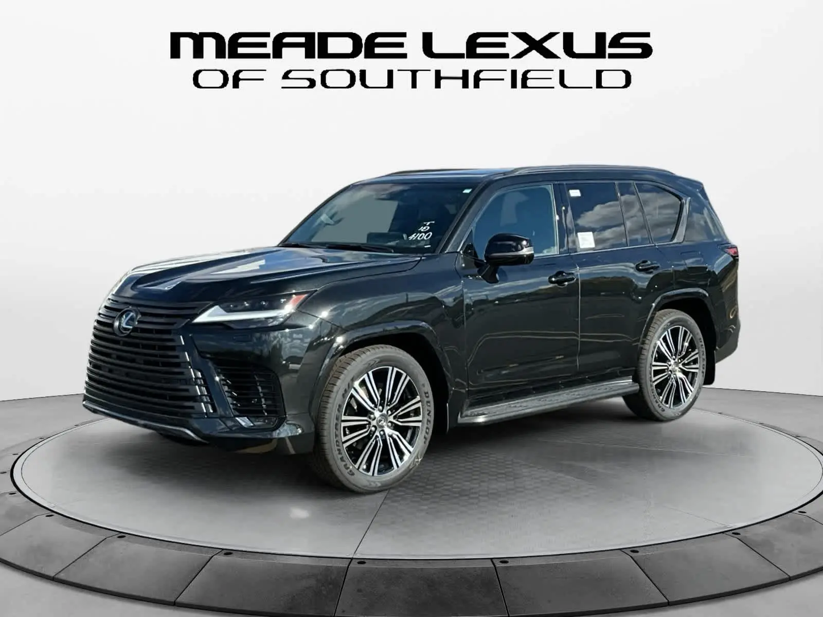 2025 Lexus LX Luxury's photo