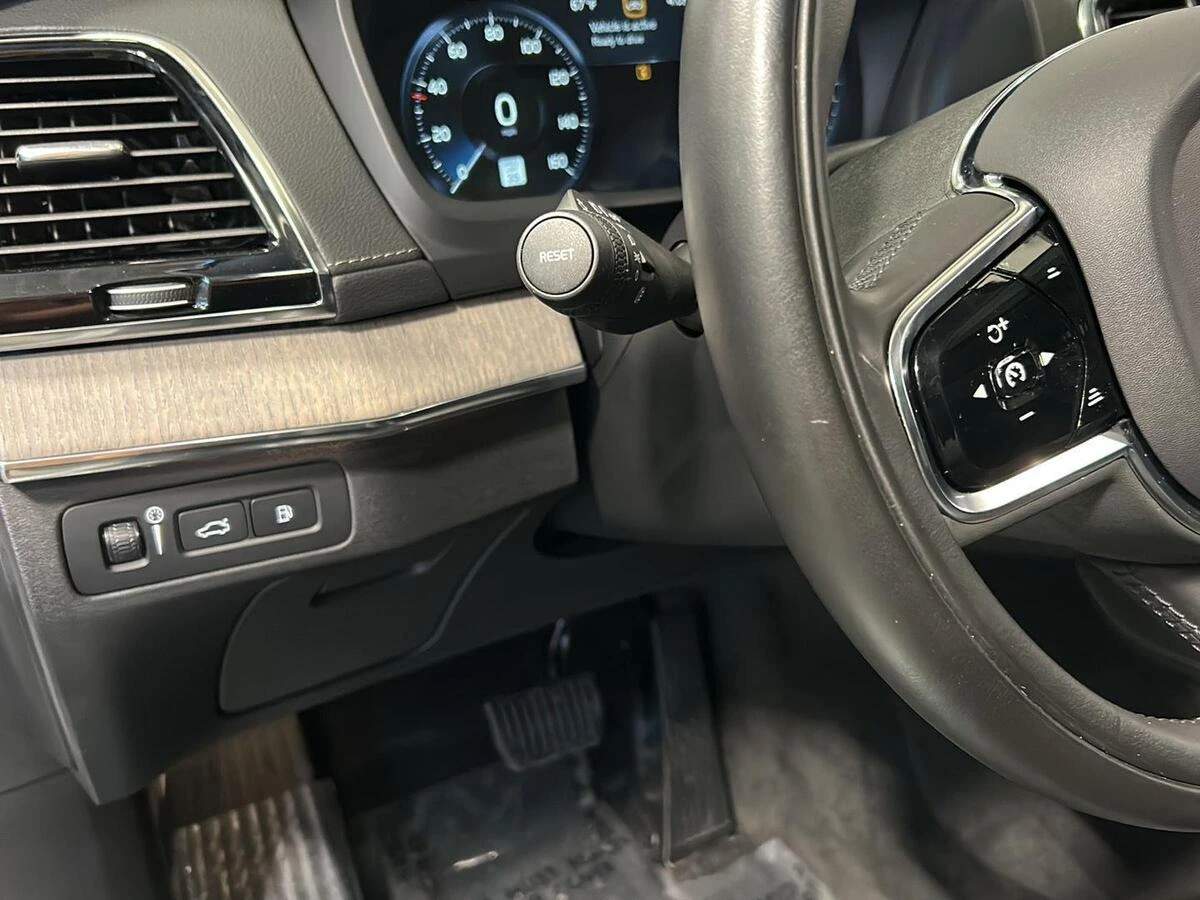 2021 Volvo - image 21