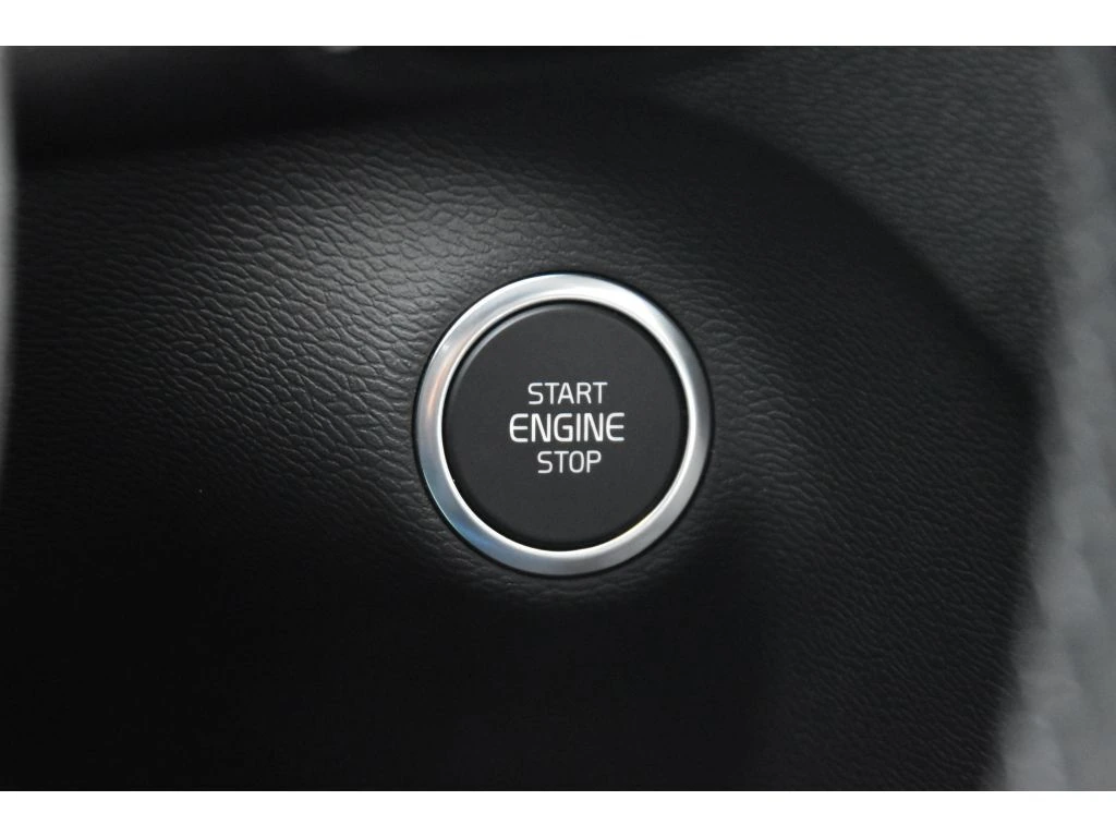 2025 Volvo - image 34