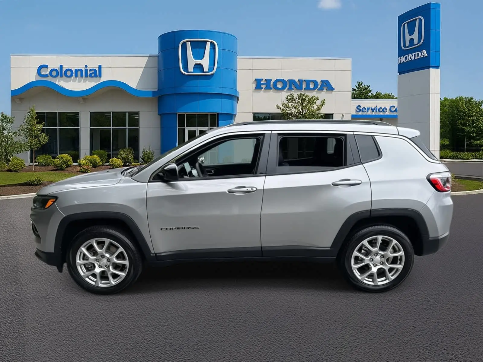 2023 Jeep Compass Latitude Lux photo 2