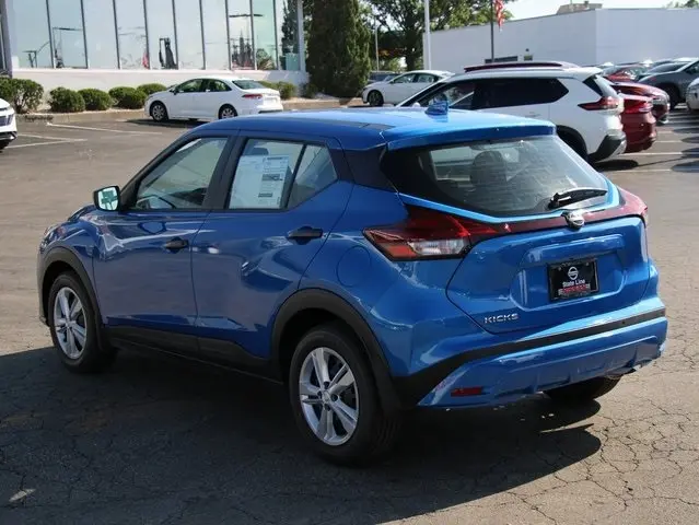 2025 Nissan Kicks Play S photo 3