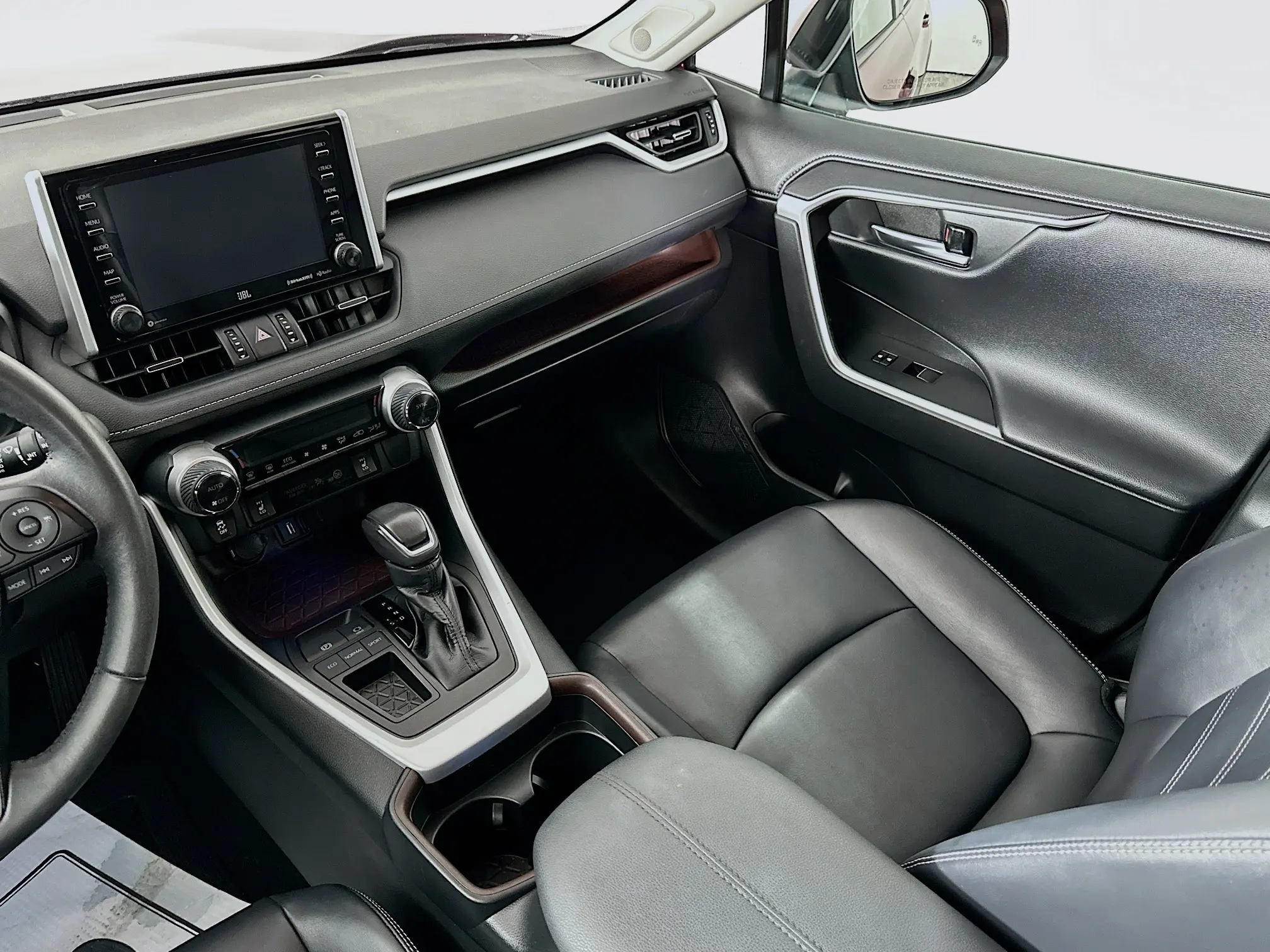 2020 Toyota RAV4 Limited photo 12