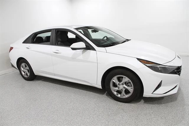 2022 Hyundai Elantra SE