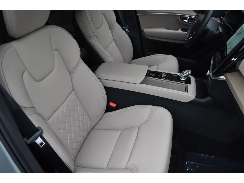 2026 Volvo - image 32