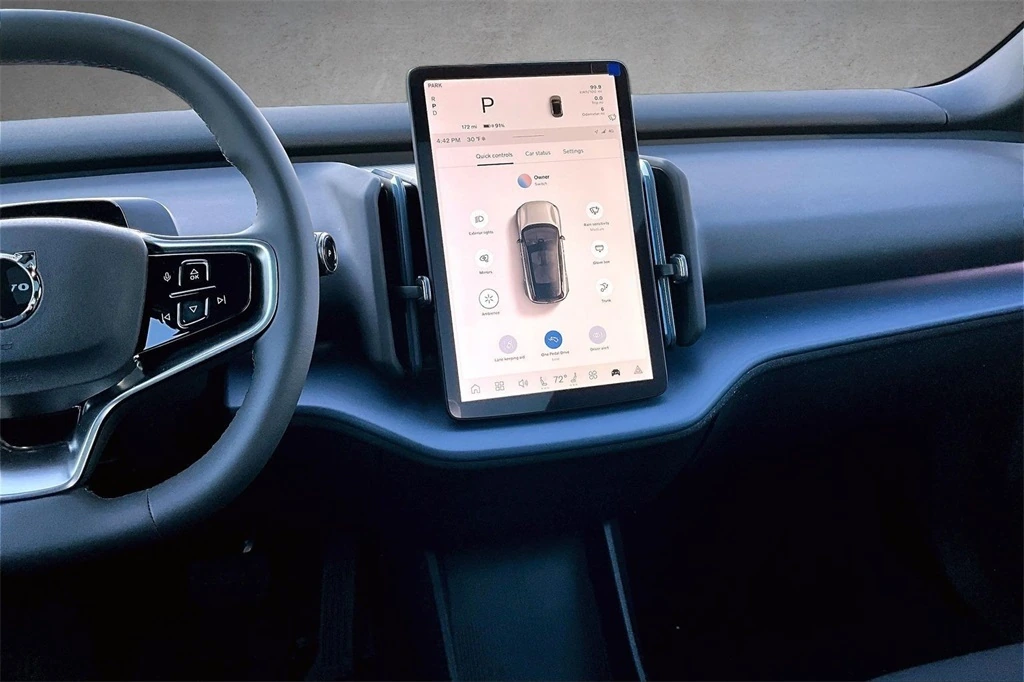 2026 Volvo - image 6