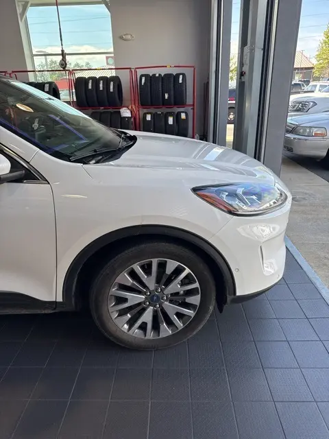 2020 Ford Escape Titanium Hybrid Premium photo 4