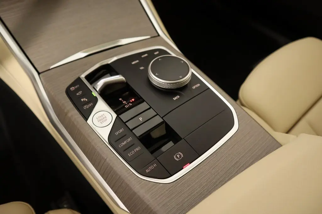 2025 Bmw 330i photo 9