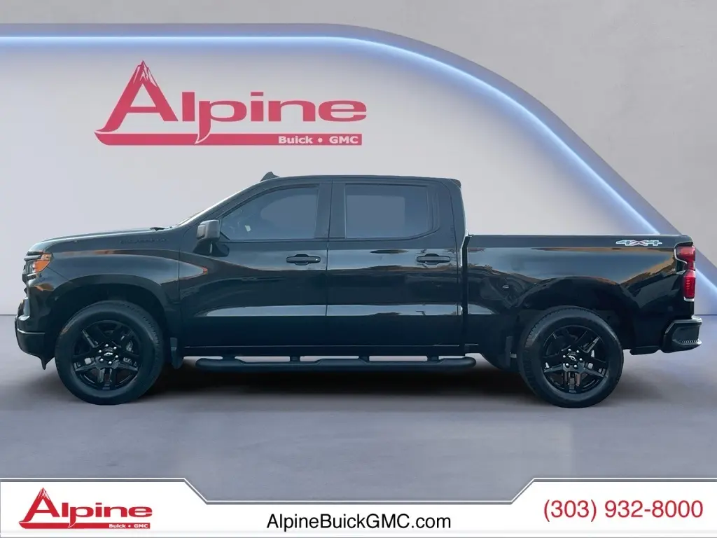 2023 Chevrolet Silverado 1500 Custom photo 2