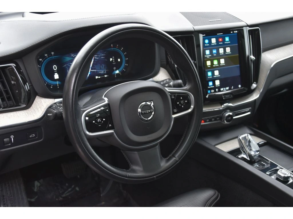 2022 Volvo - image 12