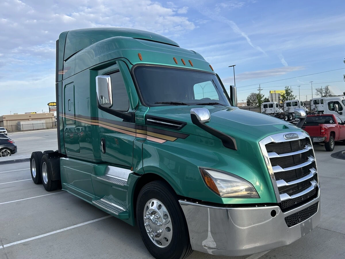 2023 Freightliner Cascadia — photo 3
