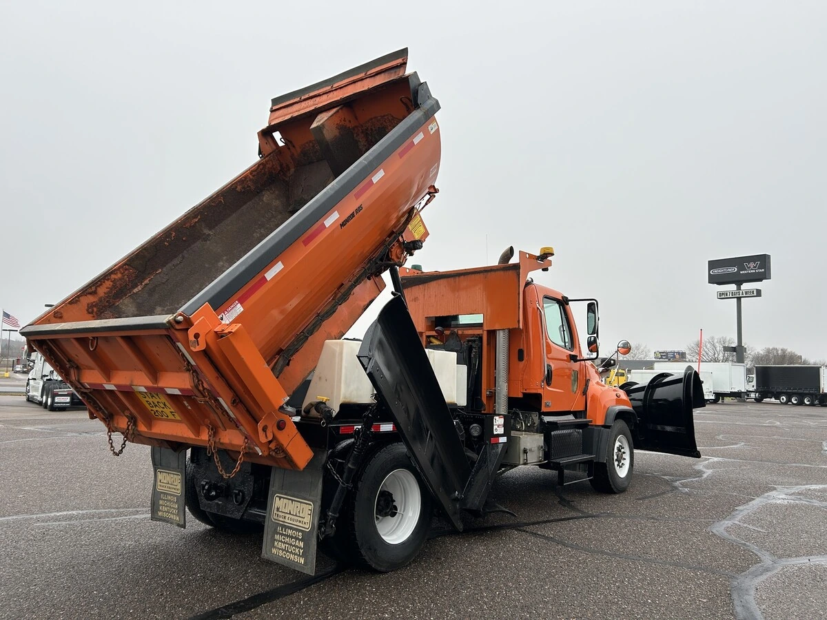2015 Freightliner 114SD - image 5