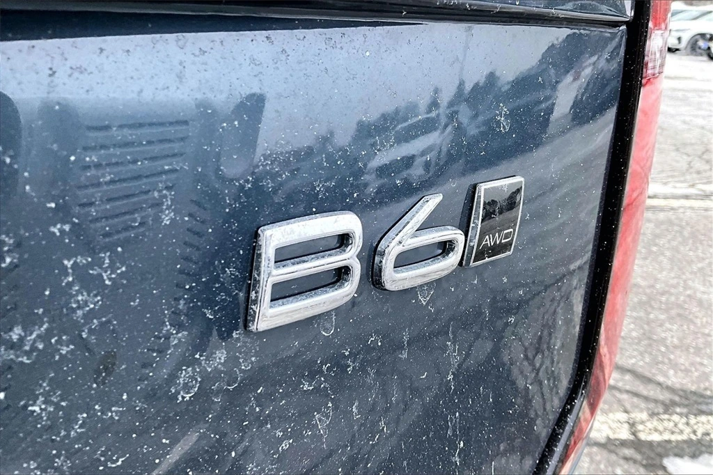 2026 Volvo - image 9