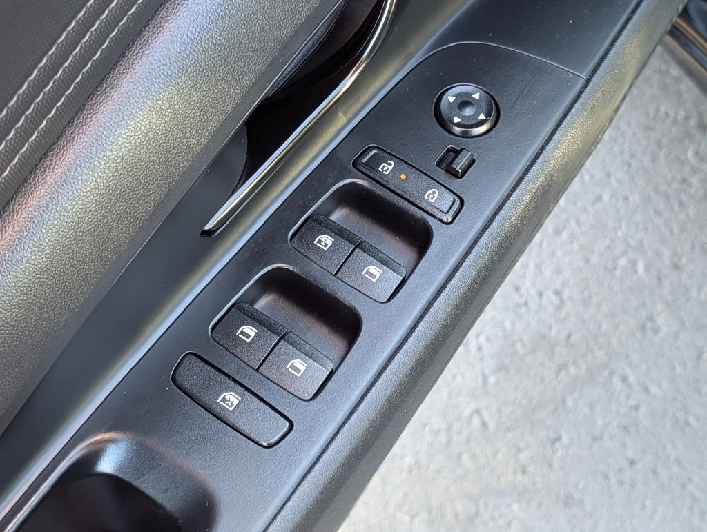 2025 Hyundai Elantra SEL - Photo 17