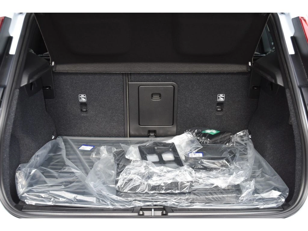 2026 Volvo - image 22