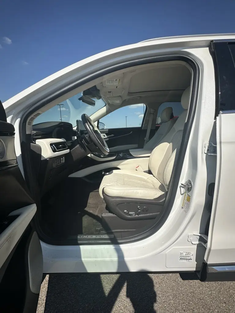 2021 Lincoln Corsair Standard photo 8