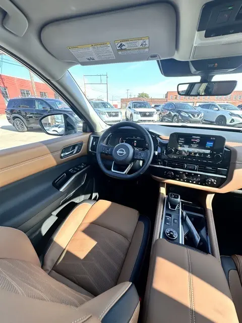 2025 Nissan Pathfinder Platinum photo 24