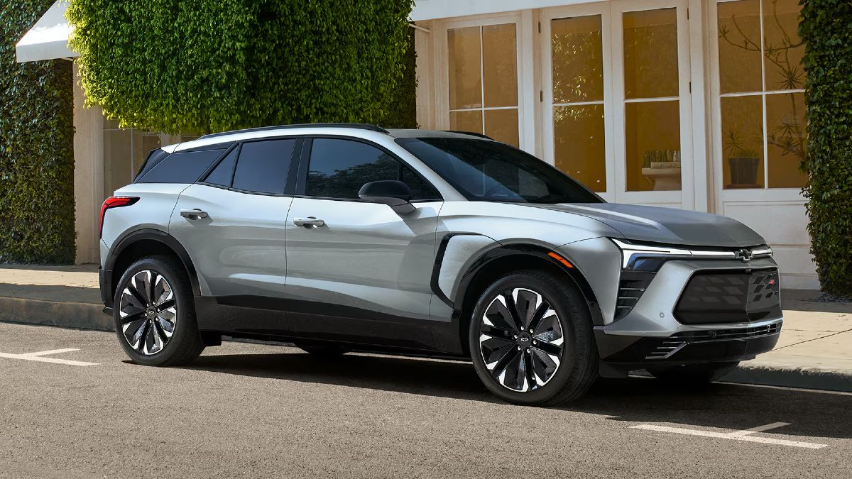 2025 Chevy Blazer EV Exterior Passenger Side Front Profile