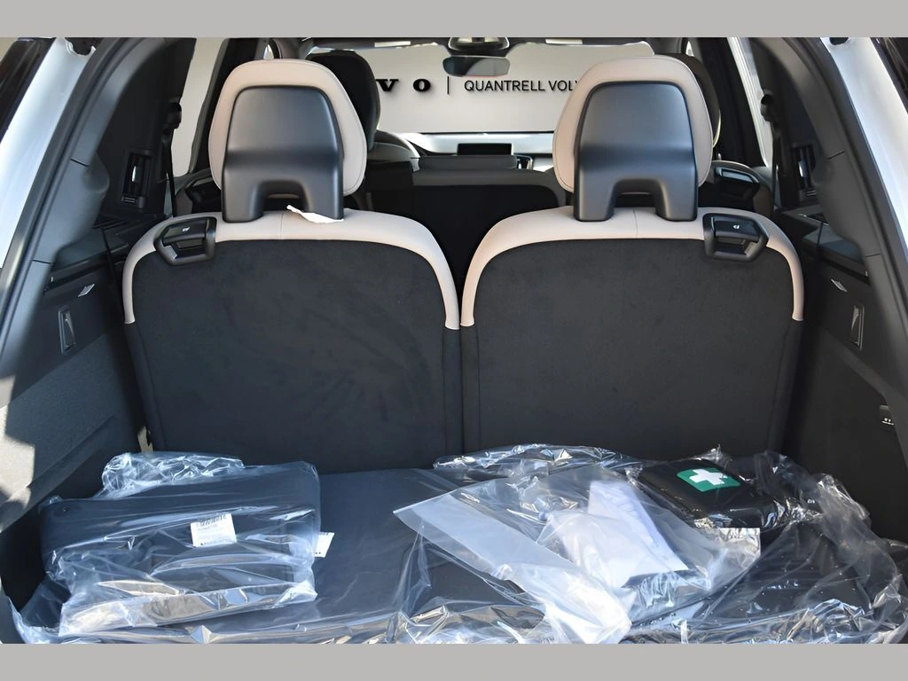 2026 Volvo - image 25