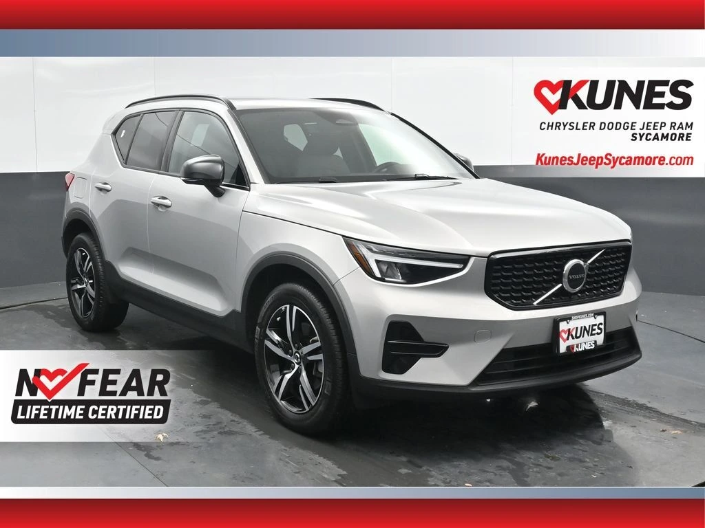 2024 Volvo XC40 Core's photo