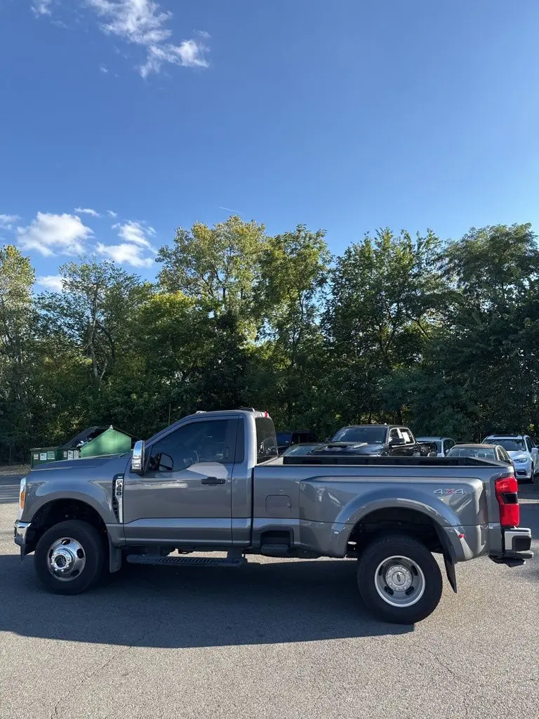2023 Ford F-350 photo 9