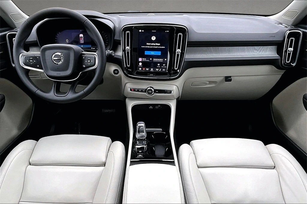 2024 Volvo - image 7