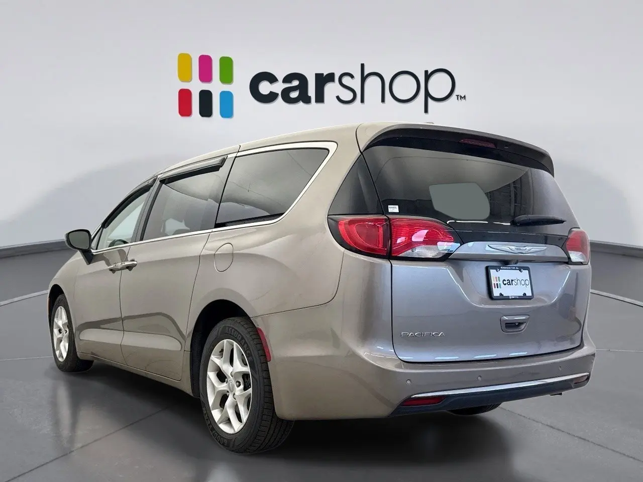 2017 Chrysler Pacifica Touring Plus photo 3