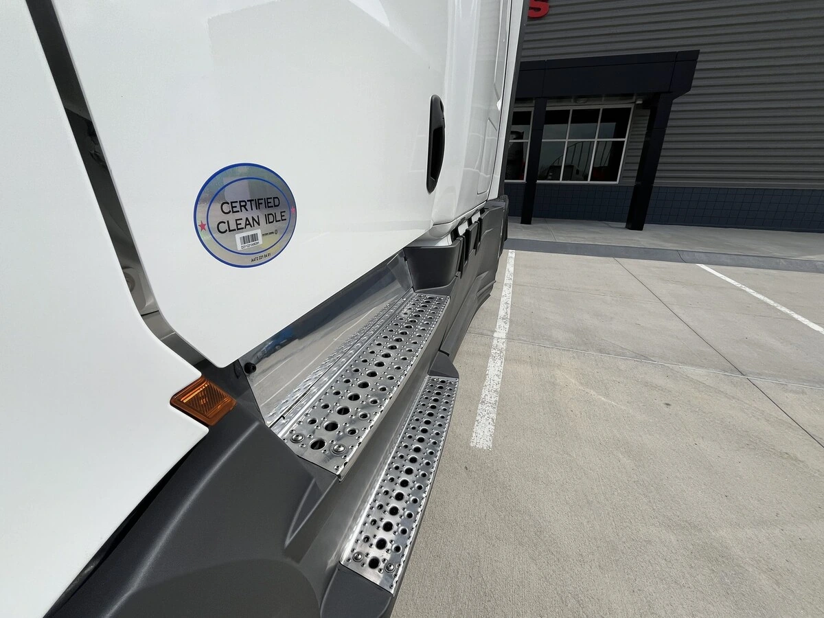 2023 Freightliner Cascadia - image 23