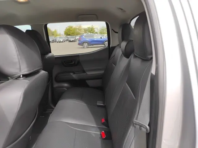 2020 Toyota Tacoma SR5 photo 6