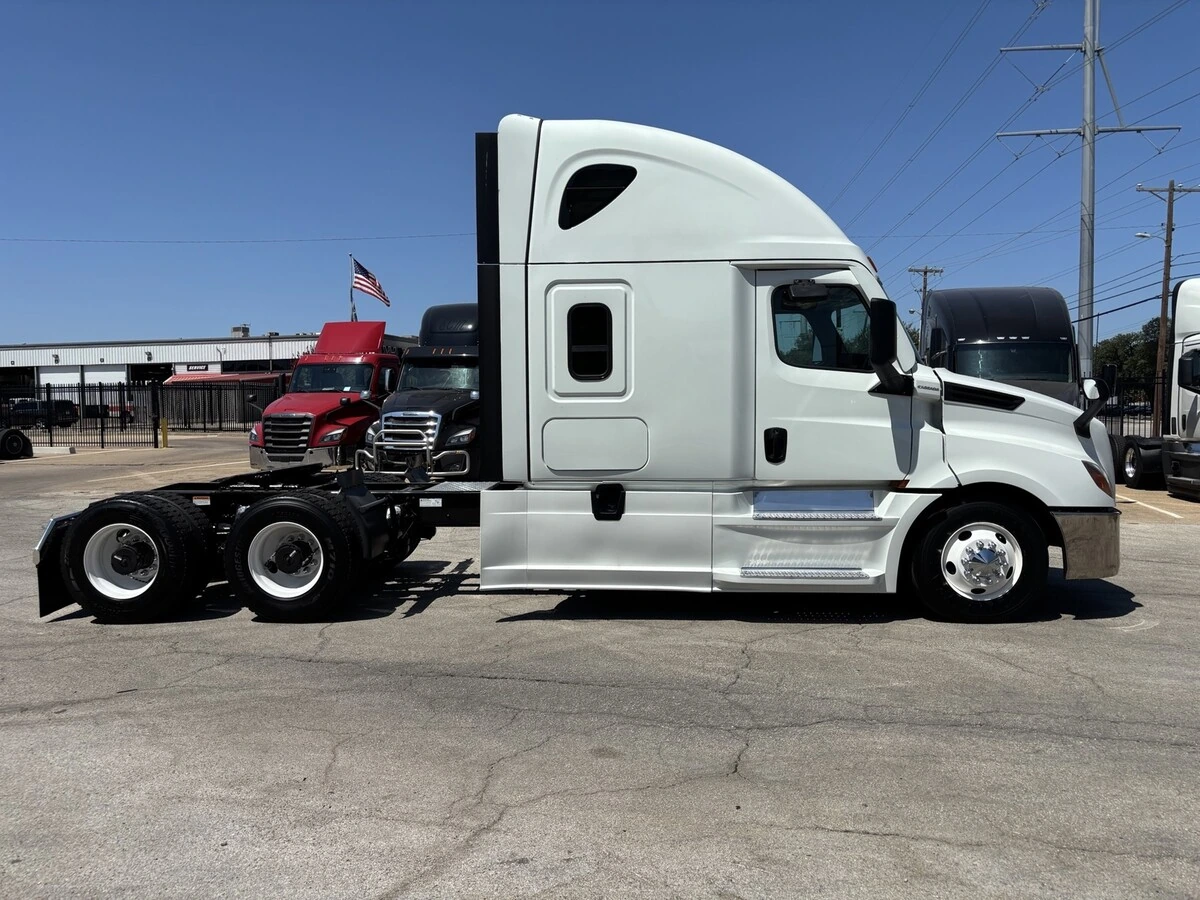 2023 Freightliner Cascadia — photo 4
